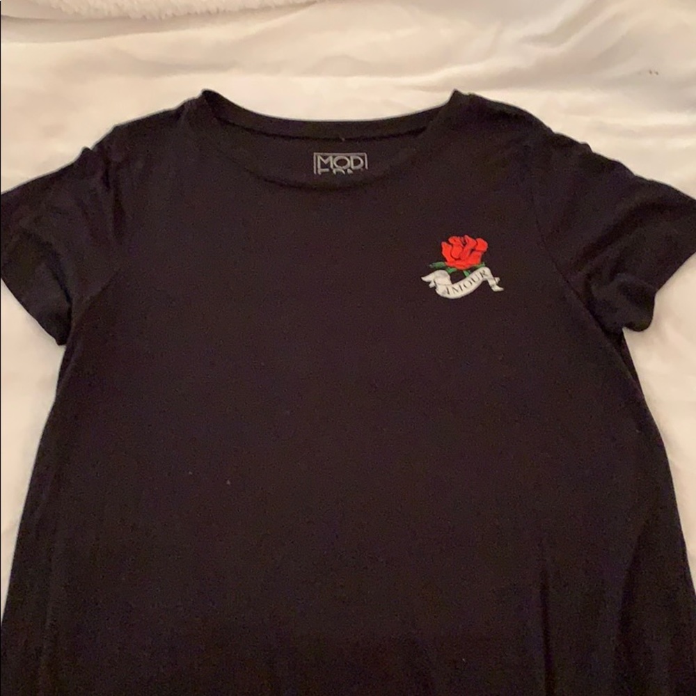 Black, shirt sleeve shirt.